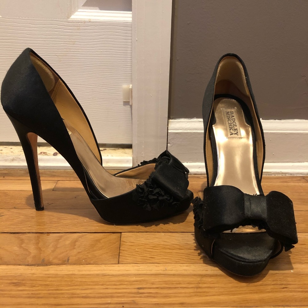 Badgley Mischka Satin Heel w/Floral & Bow Detail